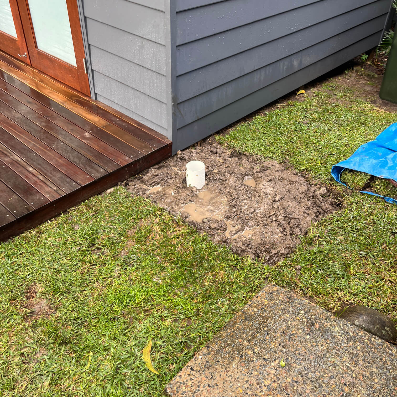 a plumber fixing a blocked drain in mona vale sydney